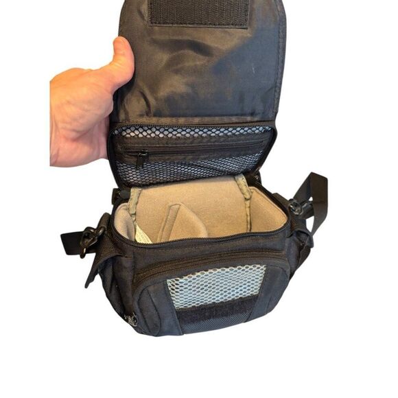 Lowepro Edit 110 Camera Bag With Adjustable Shoulder Strap & Multiple Pockets - Picture 2 of 11